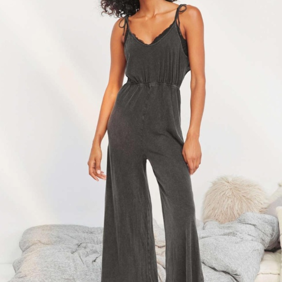 Urban Outfitters Pants - 🌞 3/$25 Out From Under Mary Kate Cutout Jumpsuit